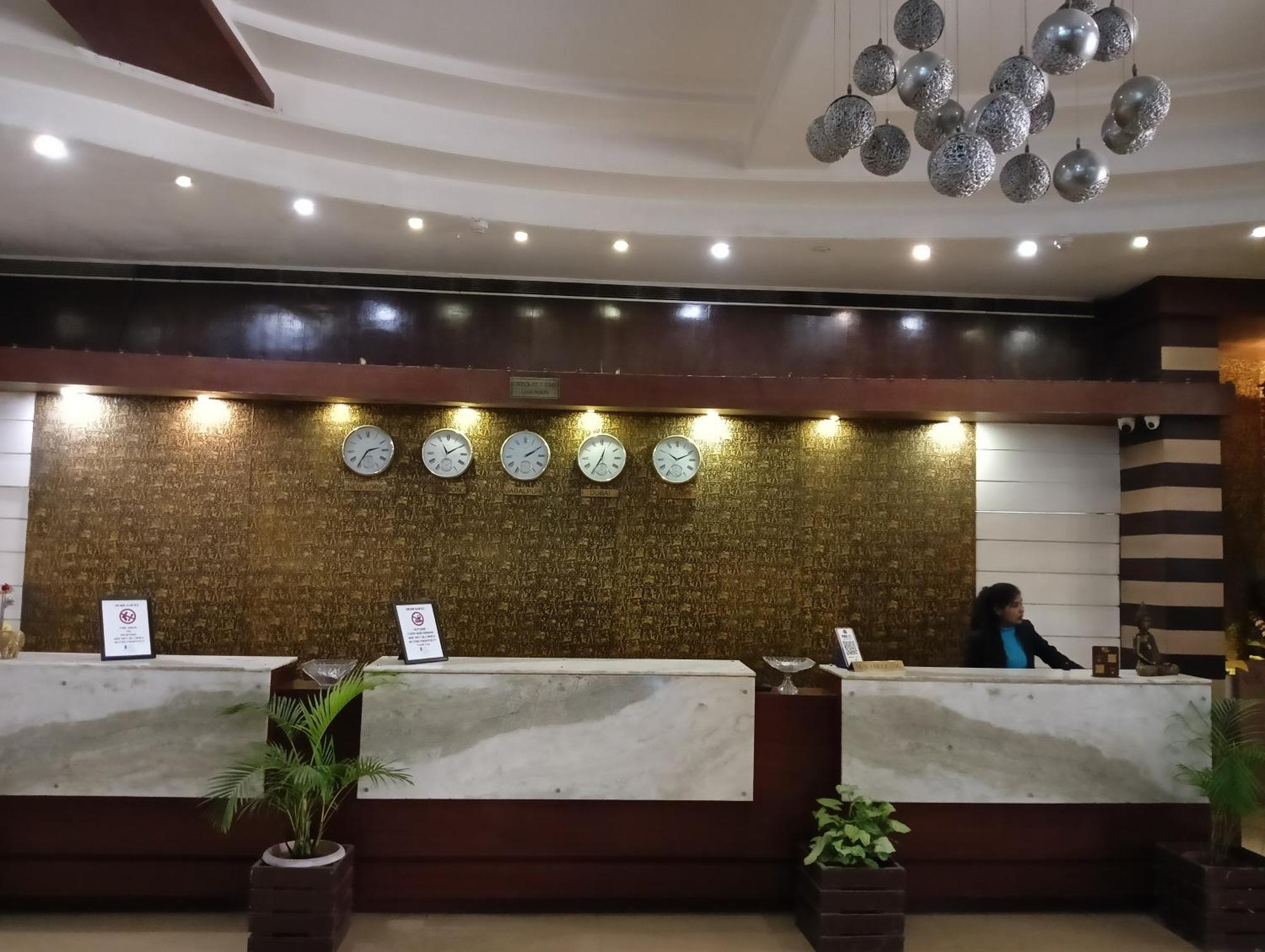 Bk Castles Hotel Jabalpur Luaran gambar