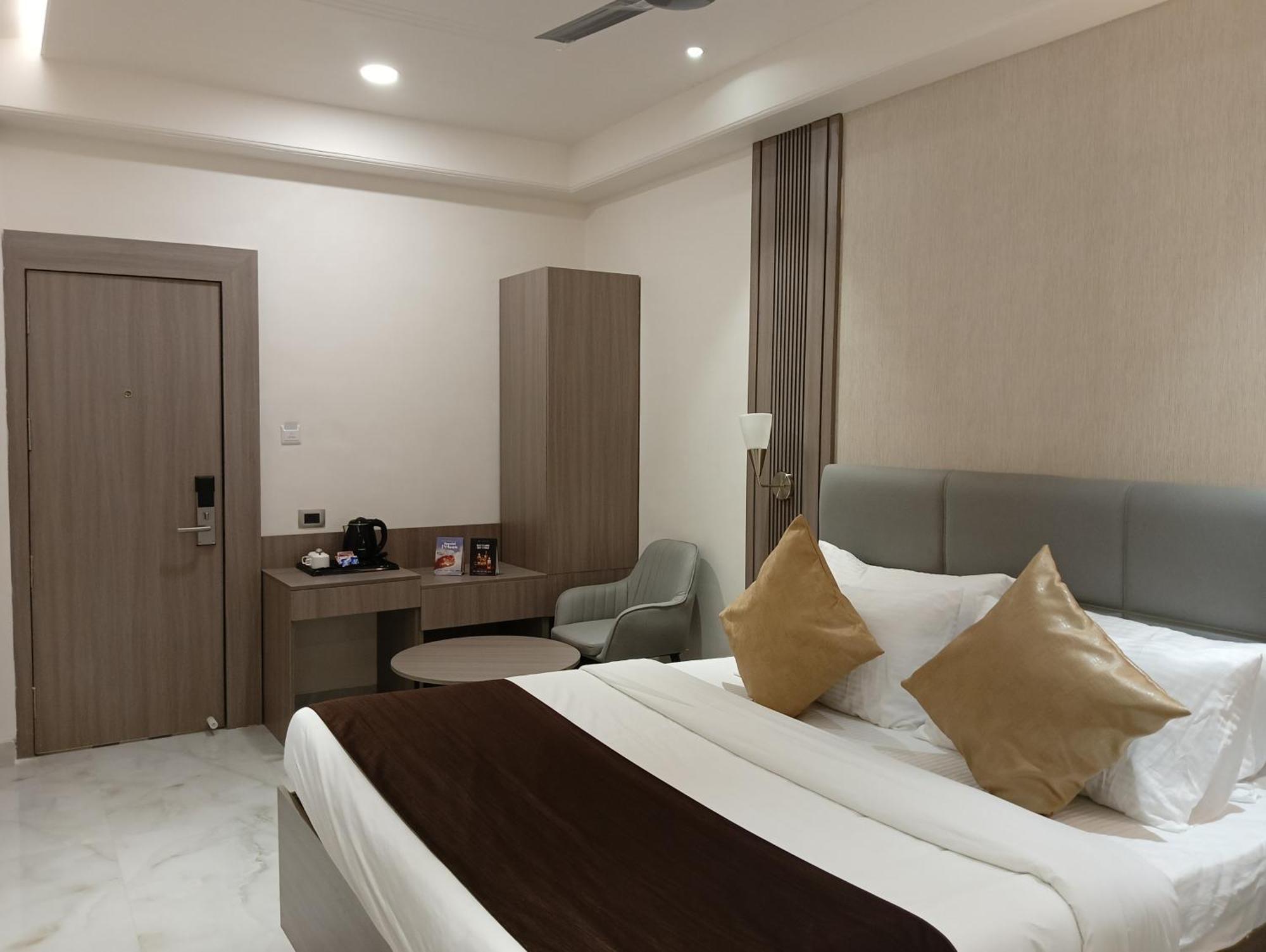 Bk Castles Hotel Jabalpur Luaran gambar
