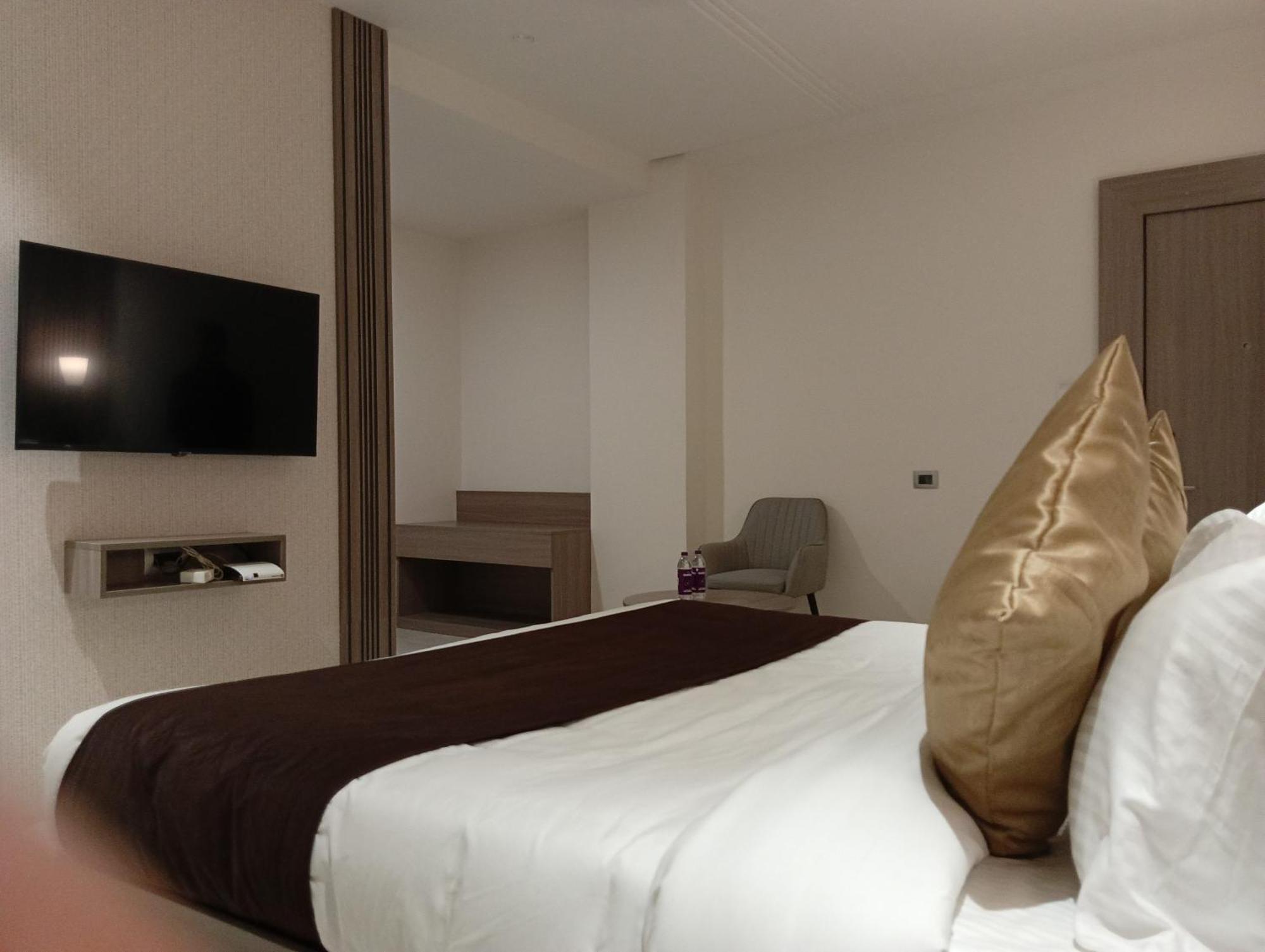 Bk Castles Hotel Jabalpur Luaran gambar