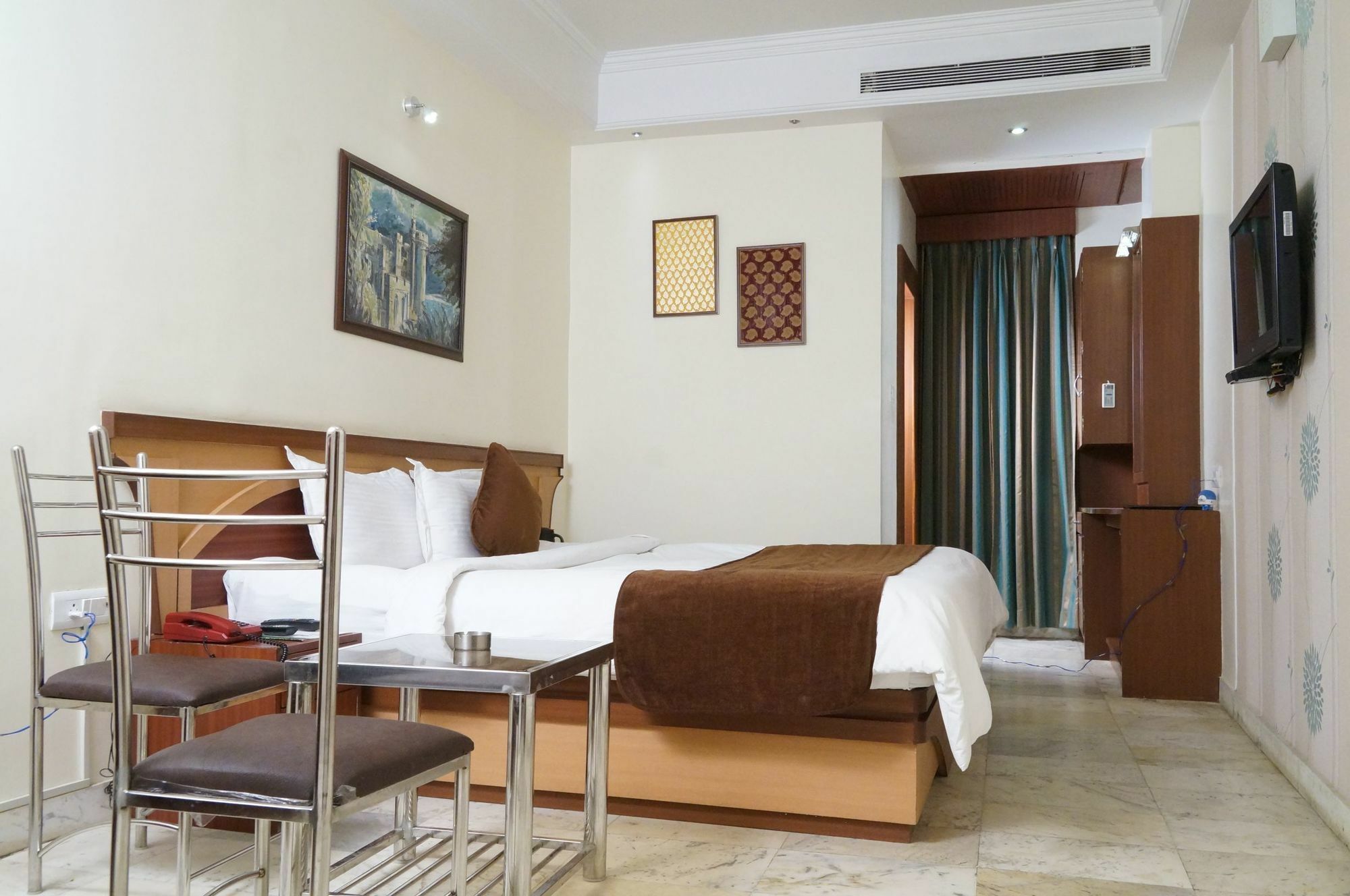 Bk Castles Hotel Jabalpur Luaran gambar